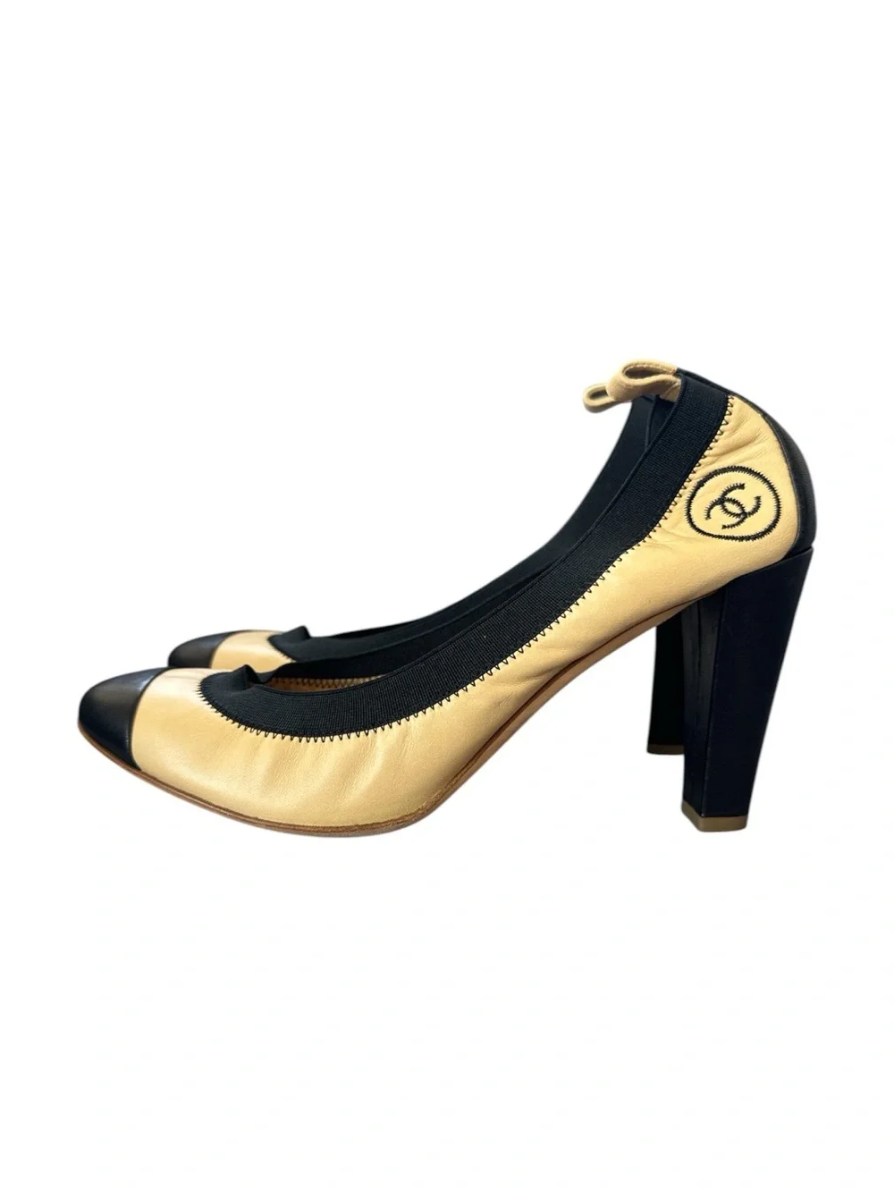 Chanel Interlocking CC Logo Leather Pumps – EU 39 US 8